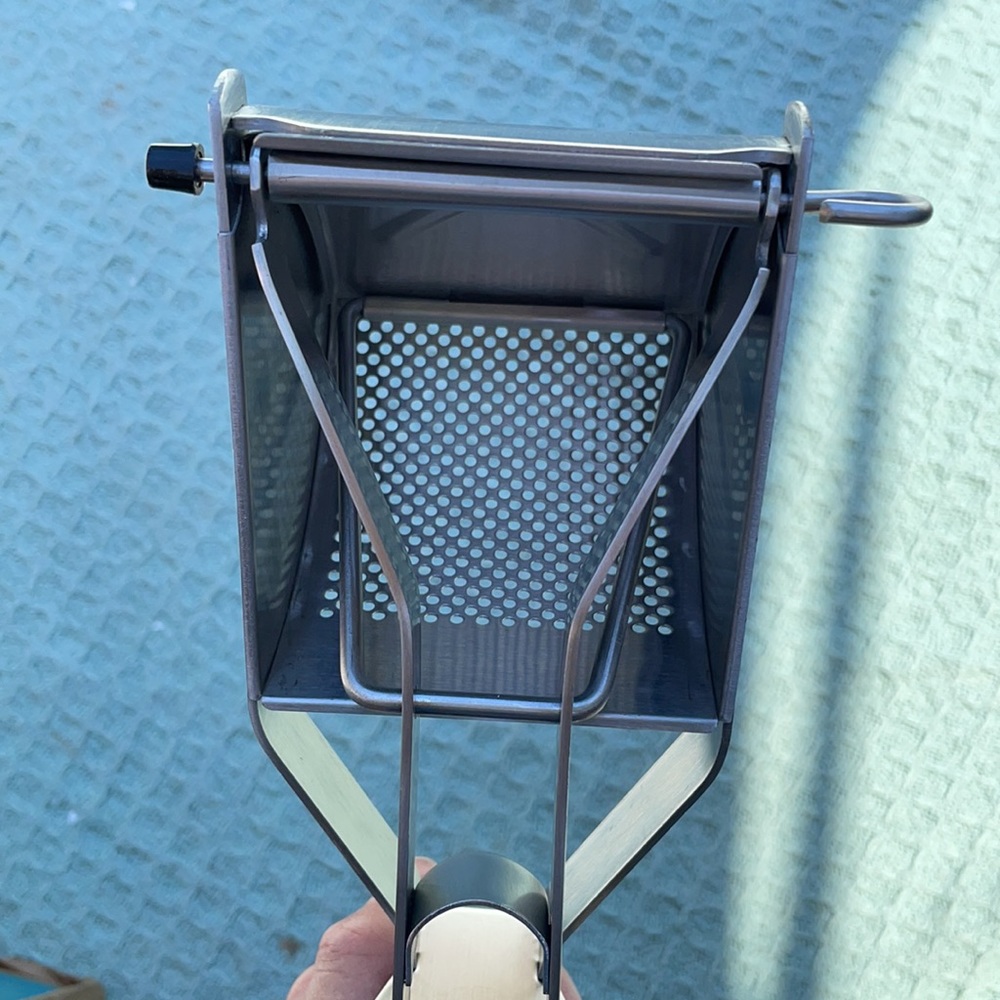 Wolfgang Puck Potato Ricer - Picture 5 of 7